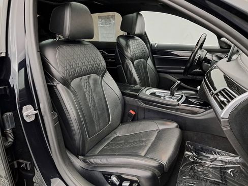 Used 2019 BMW 750i xDrive w/ M Sport Package image 46