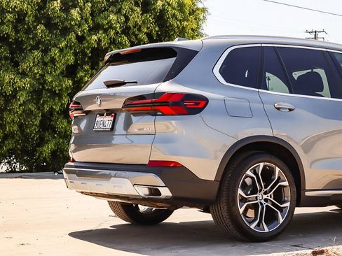 Used 2026 BMW X5 sDrive40i w/ Premium Package RWD image 11