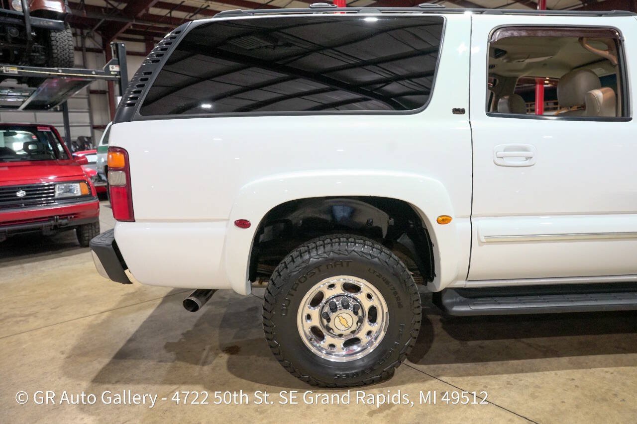Used 2003 Chevrolet Suburban 2500 LT w/ LT Preferred Equipment Group AWD/4WD image 9