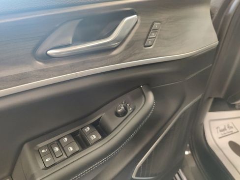 New 2025 Jeep Grand Cherokee L Limited w/ Black Appearance Package image 19