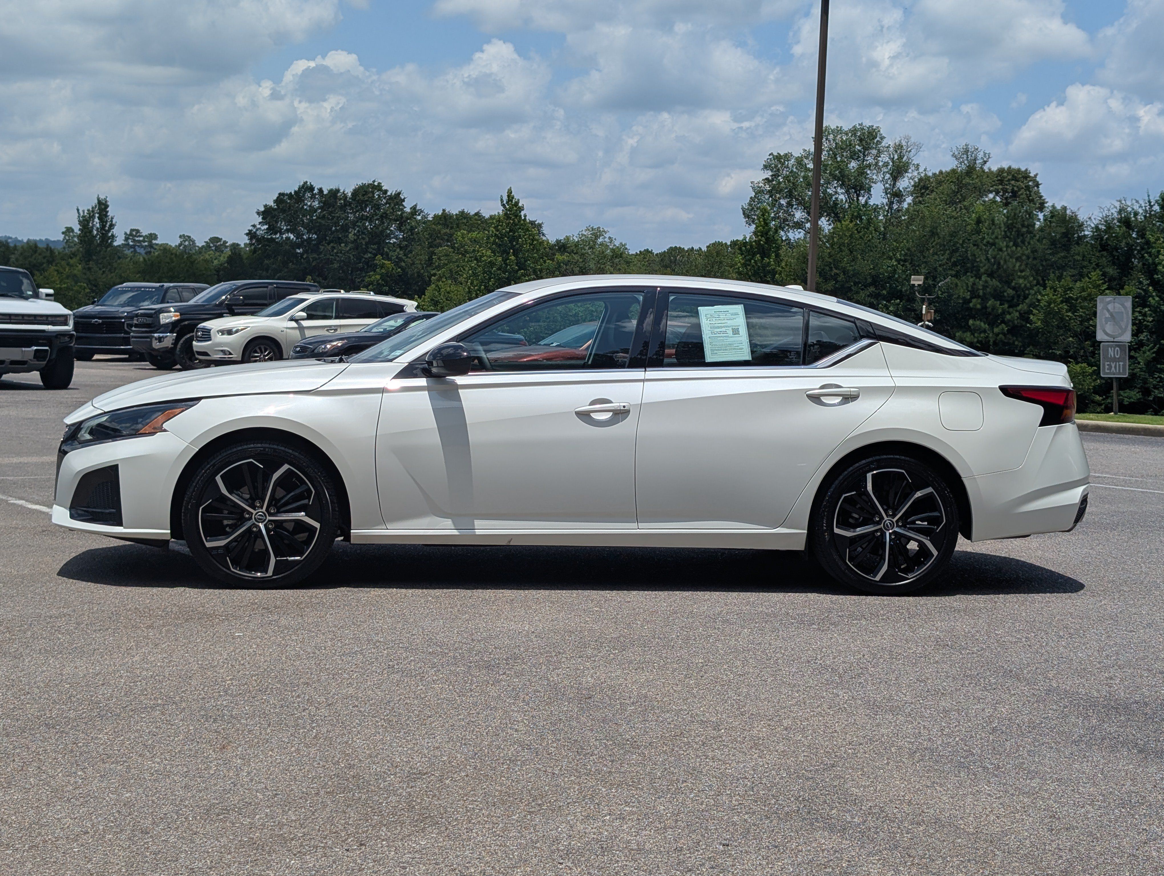 Used 2025 Nissan Altima 2.5 SR FWD image 6