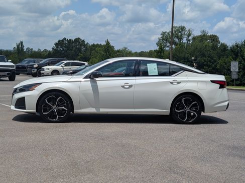 Used 2025 Nissan Altima 2.5 SR FWD image 6