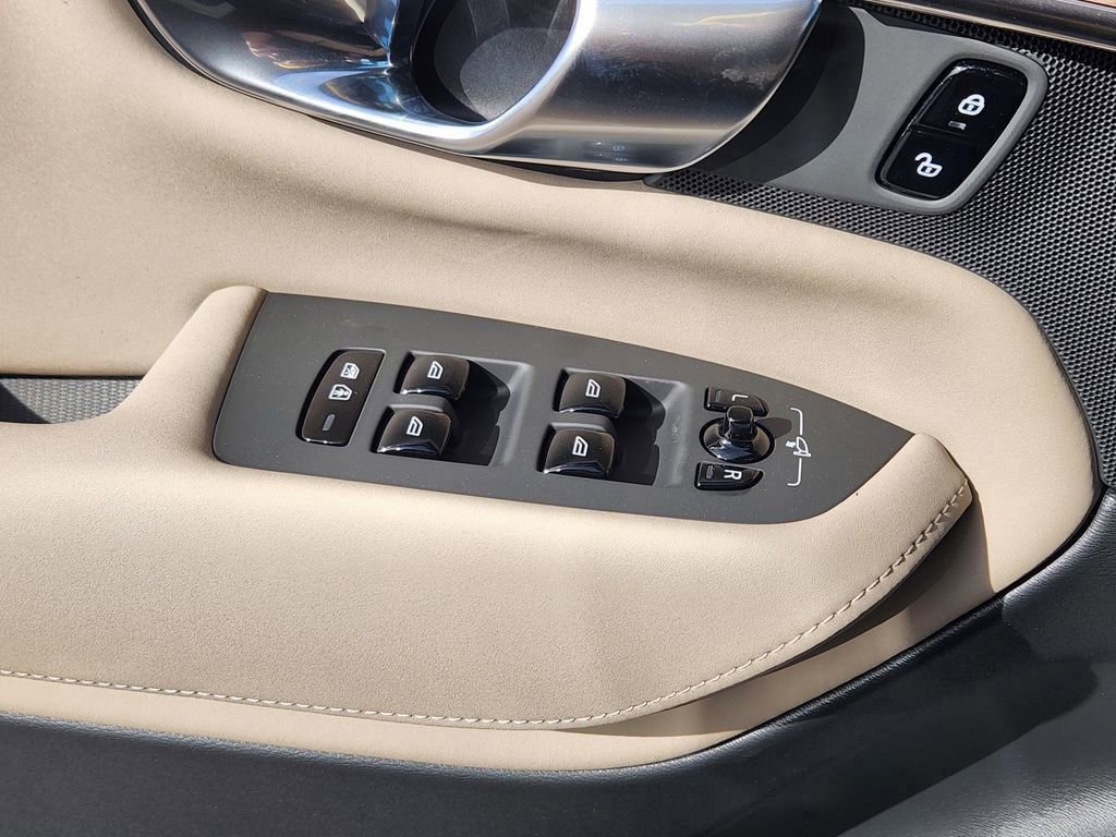 New 2026 Volvo XC90 B6 Plus w/ Protection Package Premier AWD/4WD image 5