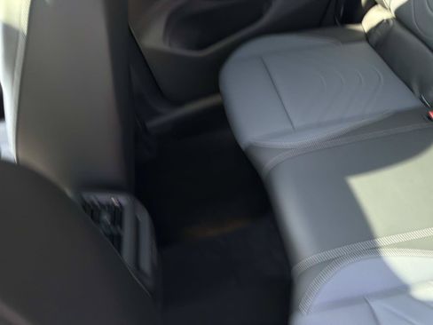 Certified 2025 Volkswagen Tiguan SE R-Line FWD image 8