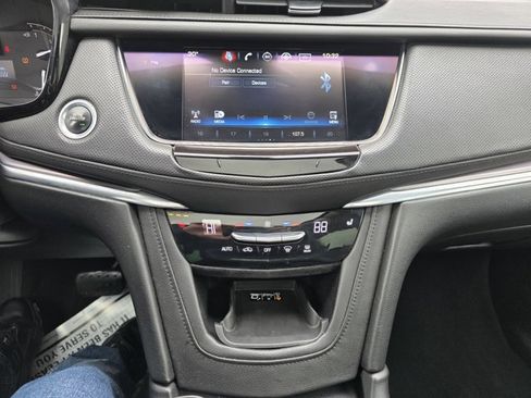 Used 2017 Cadillac XT5 Luxury w/ Driver Awareness Package image 7