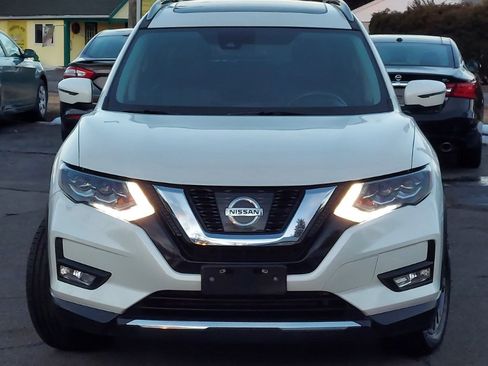Used 2017 Nissan Rogue SL w/ SL Premium Package image 2