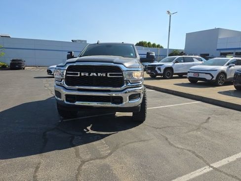 Used 2024 RAM 2500 Tradesman w/ Chrome Appearance Group AWD/4WD image 4