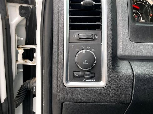 Used 2018 RAM 1500 Lone Star image 32