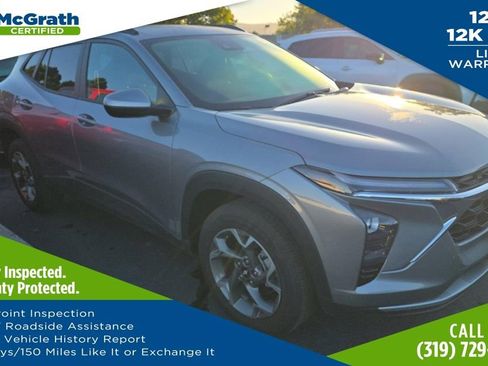 Used 2025 Chevrolet Trax LT FWD image 1