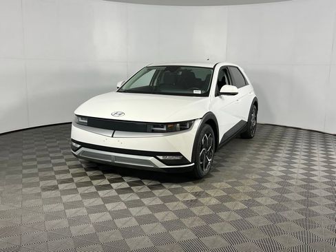 Used 2024 Hyundai Ioniq 5 SEL image 3