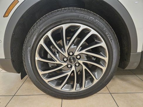 Used 2019 Lincoln Nautilus Reserve image 50