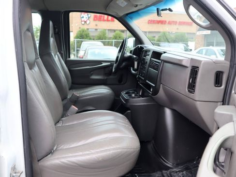 Used 2007 Chevrolet Express 3500 Extended Passenger RWD image 9