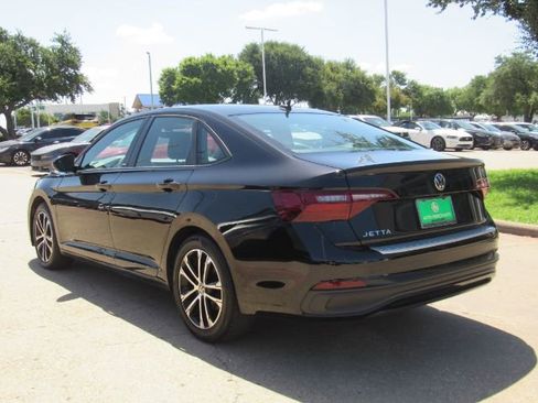 Used 2023 Volkswagen Jetta Sport image 9
