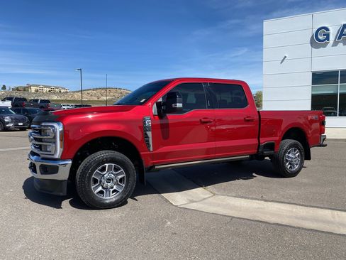 Used 2024 Ford F250 Lariat w/ FX4 Off-Road Package image 32