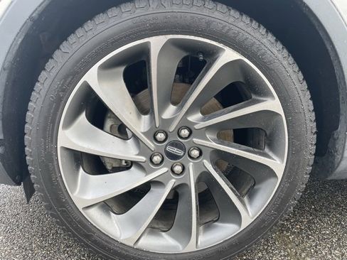 Used 2020 Lincoln Nautilus Reserve w/ Equipment Group 202A image 5