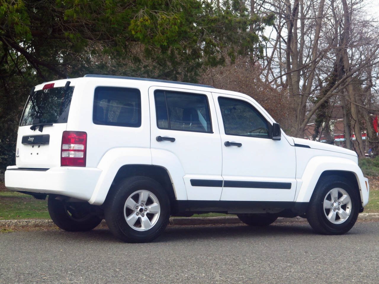 Used 2011 Jeep Liberty Sport AWD/4WD image 5