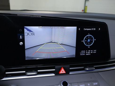 Used 2025 Hyundai Elantra SEL image 28