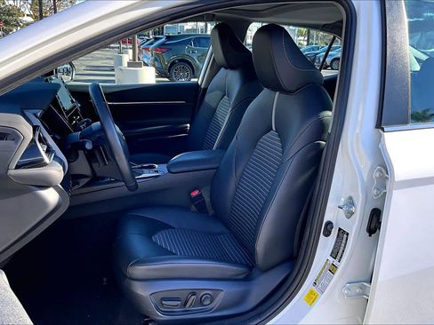 Used 2023 Toyota Camry SE image 7