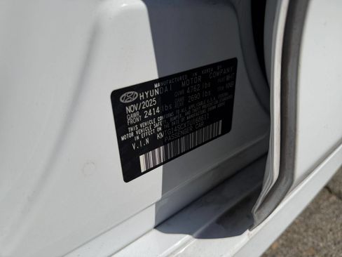 Used 2026 Genesis G70 2.5T RWD image 31