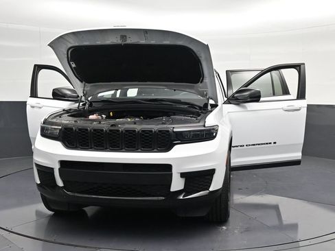 Used 2023 Jeep Grand Cherokee L Laredo RWD image 36