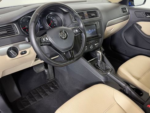 Used 2017 Volkswagen Jetta SE image 4