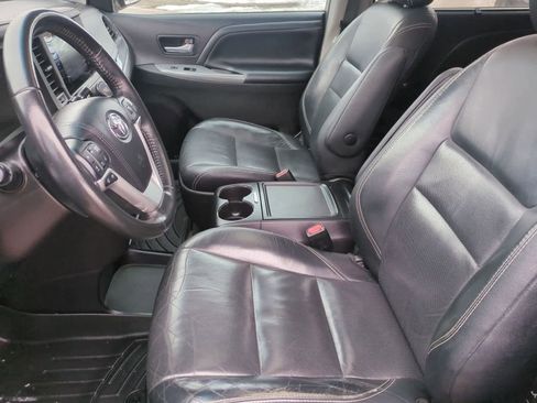 Used 2015 Toyota Sienna SE Premium image 14