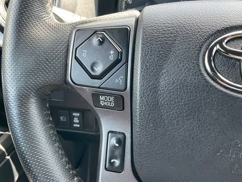 Used 2022 Toyota Tacoma TRD Off-Road AWD/4WD image 4
