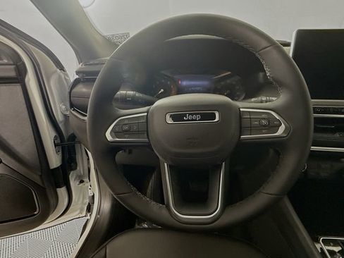 New 2026 Jeep Compass Latitude image 11