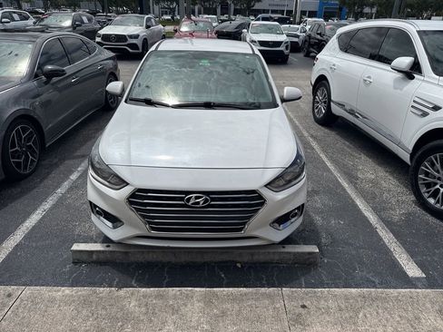 Used 2022 Hyundai Accent SEL image 2