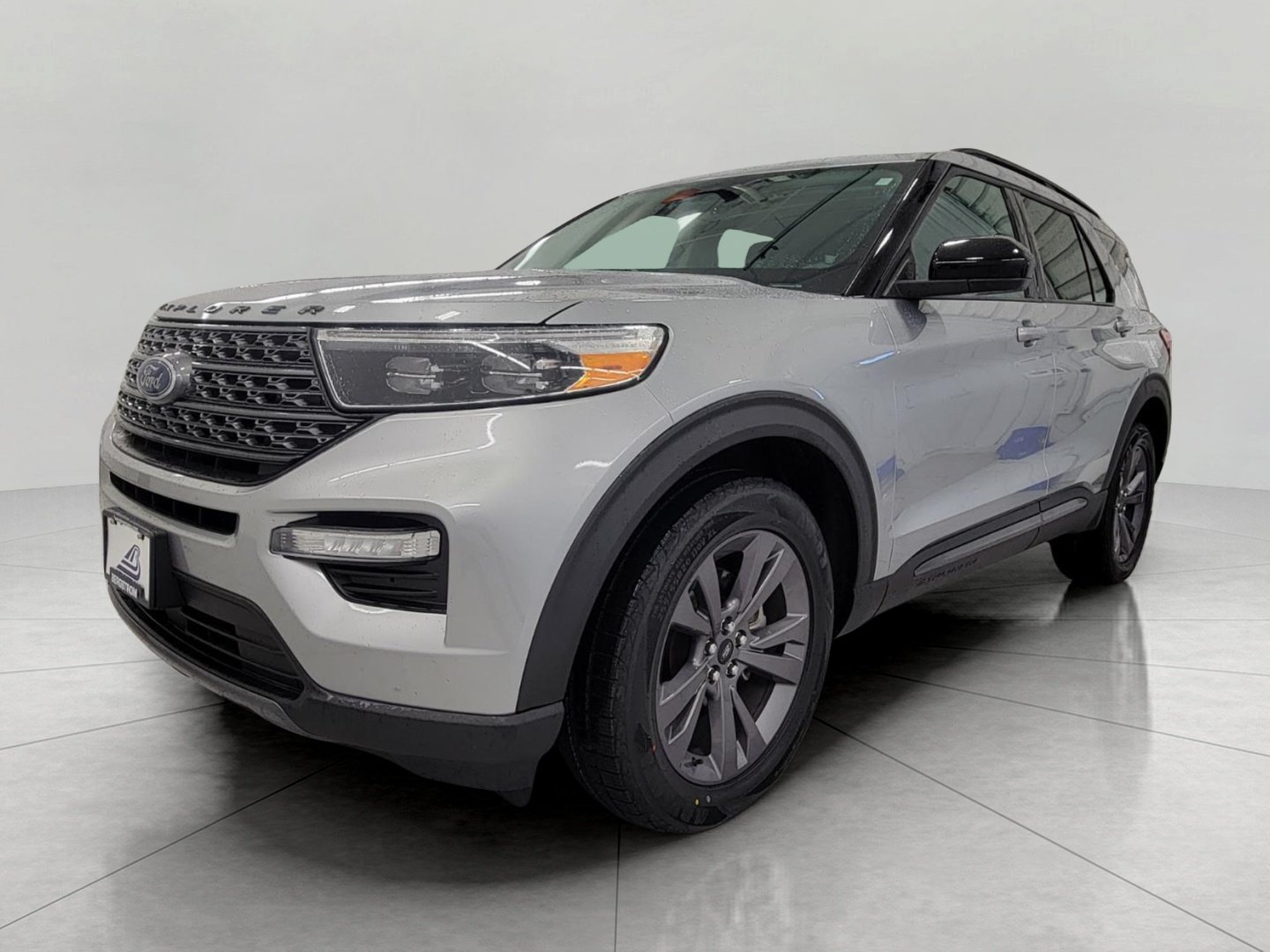 Used 2024 Ford Explorer XLT w/ Equipment Group 202A AWD/4WD image 40