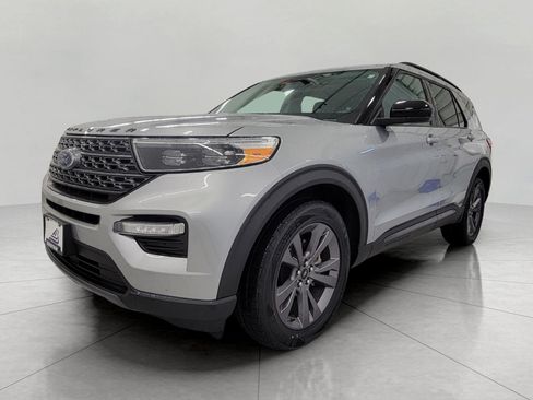 Used 2024 Ford Explorer XLT w/ Equipment Group 202A AWD/4WD image 40