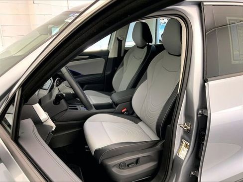 Used 2025 Volkswagen Tiguan SE w/ Panoramic Sunroof Package AWD/4WD image 25