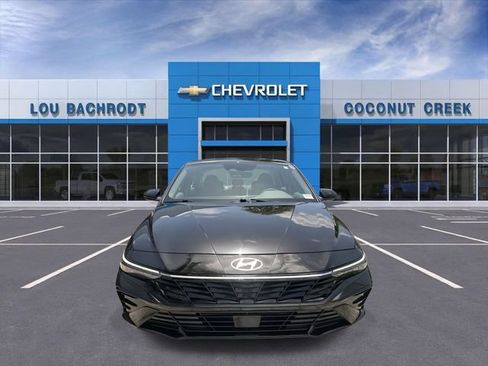 Used 2025 Hyundai Elantra SEL FWD image 3