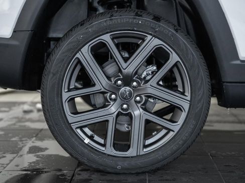 New 2026 Jeep Compass Limited image 18