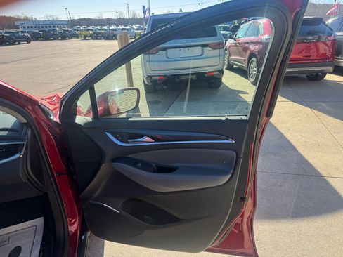 Used 2018 Buick Enclave Essence image 16