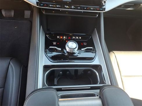 New 2025 Jeep Wagoneer Series II w/ Convenience Group I image 17