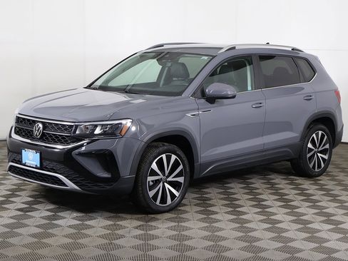 Used 2022 Volkswagen Taos SE w/ Driver Assistance Package image 7