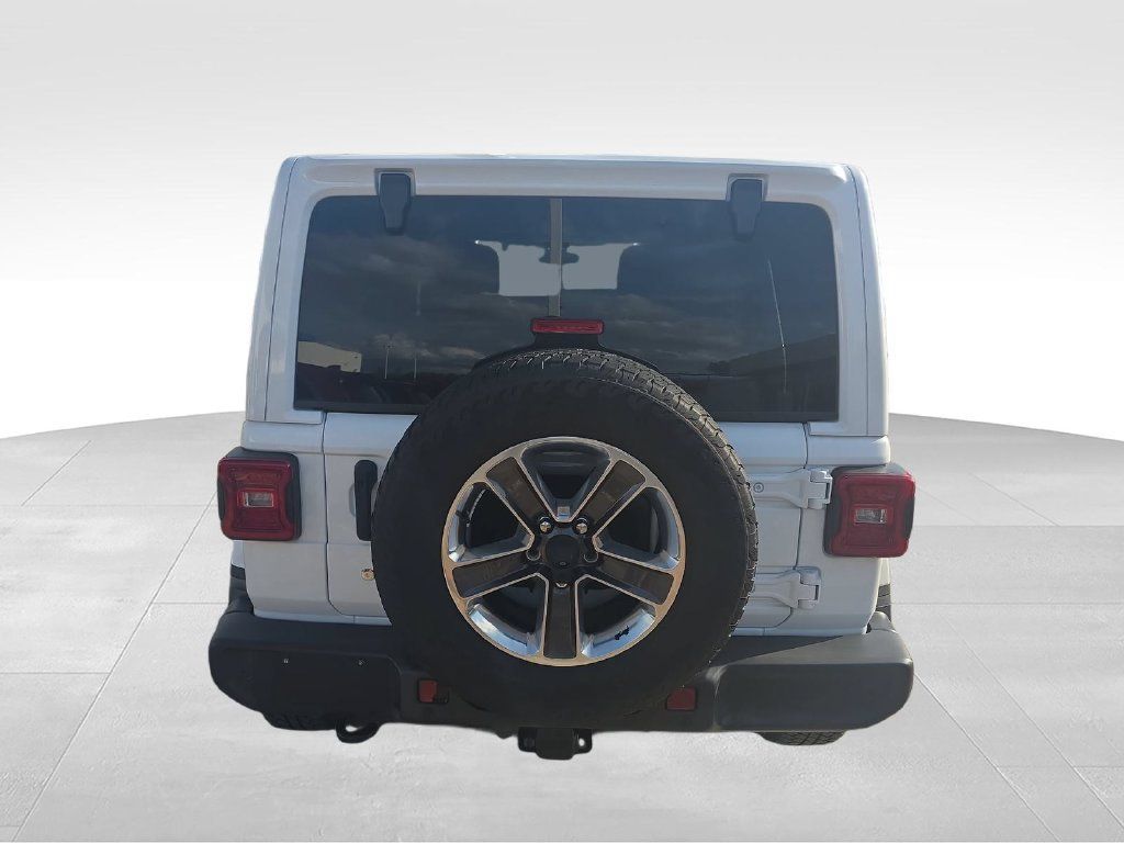 Used 2018 Jeep Wrangler Unlimited Sahara AWD/4WD image 4