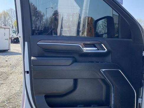 Used 2024 Chevrolet Silverado 3500 LT w/ Convenience Package image 9