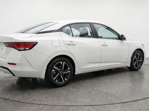 Used 2025 Nissan Sentra SV FWD image 9