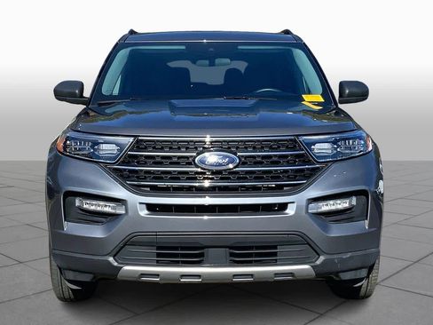 Used 2023 Ford Explorer XLT w/ Equipment Group 202A image 3