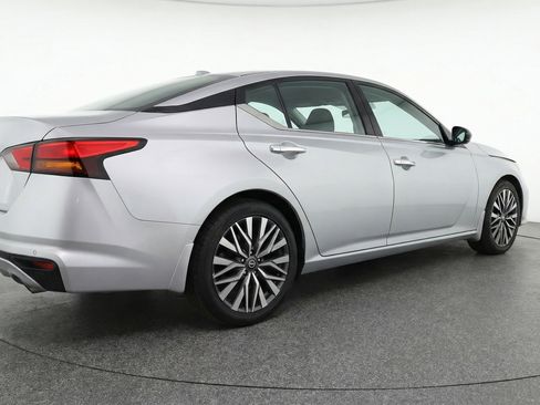 Used 2025 Nissan Altima 2.5 SV image 9