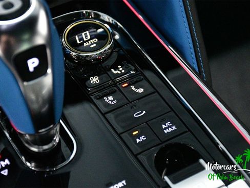 Used 2025 Bentley Flying Spur Plug-In Hybrid image 43