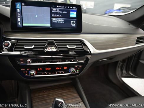Used 2022 BMW 530e w/ Premium Package image 33