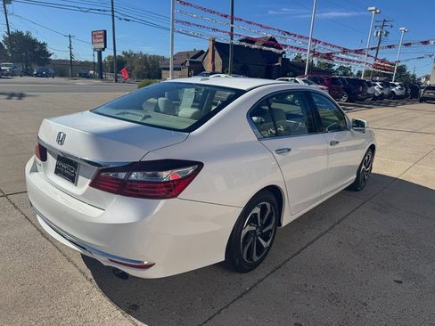 Used 2017 Honda Accord EX image 13