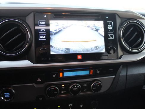 Used 2017 Toyota Tacoma Limited image 28