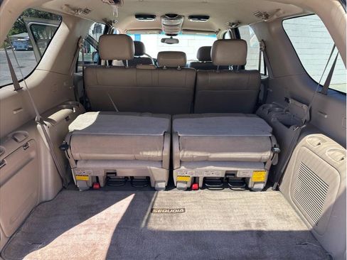 Used 2004 Toyota Sequoia SR5 RWD image 20