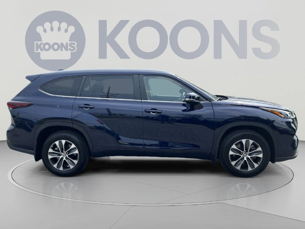 Used 2025 Toyota Highlander XLE AWD/4WD image 8