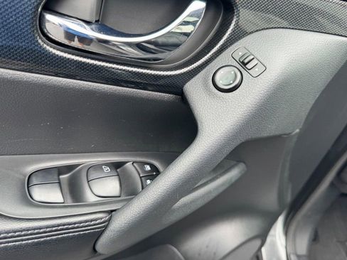 Used 2015 Nissan Rogue SL w/ SL Premium Package FWD image 16