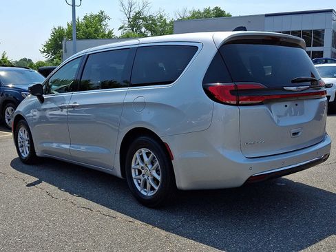 Certified 2024 Chrysler Pacifica Touring-L FWD image 4